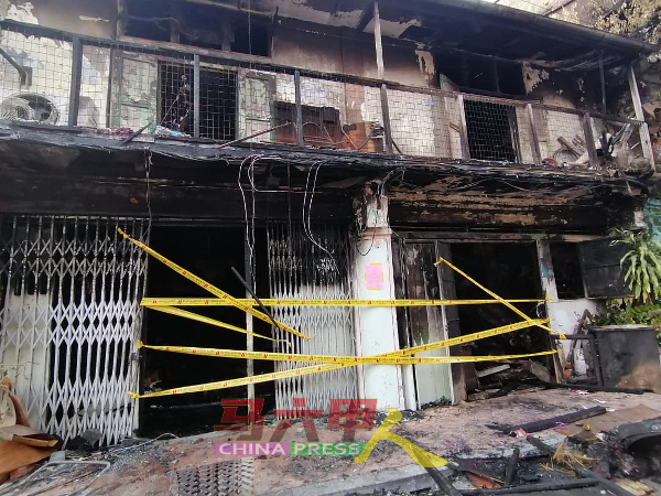 发生火灾烧毁的老店，已由消拯局封锁。
