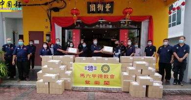 紫衔阁赠65华小1000盒口罩  减家长负担