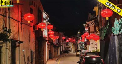 新冠肺炎疫情冲击经济  豆腐街挂复新灯笼  迎新年