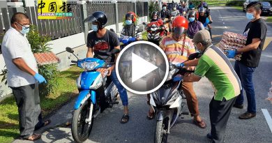 保持社距  车  摩哆分两排  “得来速”  派1000托鸡蛋