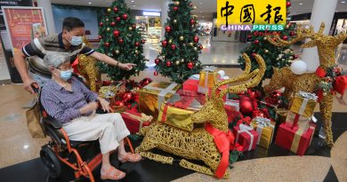 疫情下不忘欢乐  英雄广场 圣诞气氛浓