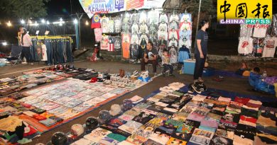 UTC泊车场热闹周末晚  复古市集 收藏家天堂