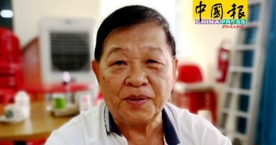 甲校友联合会：  爪夷文书法当课外运动 不反对