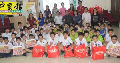 MAMEE 赞助《中国报》  4中小学获精神食粮