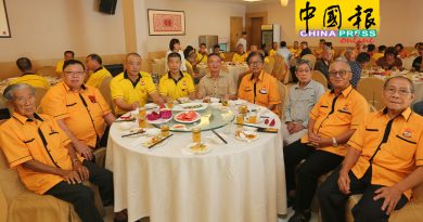 邱培栋促移民局提升服务 勿让游客滞留关卡