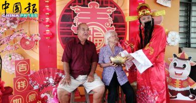住家布置带喜 扫疫气  爱极乐新村 村民自赏过年