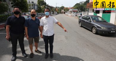 路中分隔线没画或模糊   周末假日引发大塞车