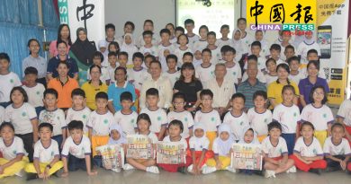 李生旺连续8年赞助  盼学生多阅报获资讯