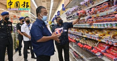 限大量买面包、食油及肉鸡    以免MCO期间货源短缺