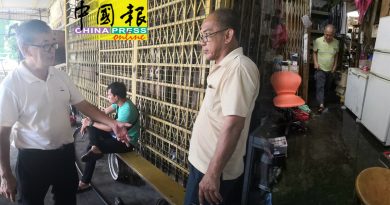 东街纳路渠道太小排不及  沟旁轮胎店 常浸水
