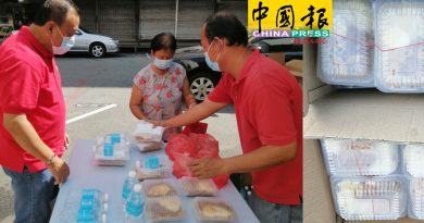 武雅拉也商民协会   增派饭盒  献爱心