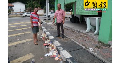 没人打扫．垃圾堆满  士兰道大街     脏兮兮
