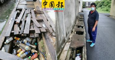 【今日马六甲头条】阻排水还形成陷阱  破沟烂盖    该修了