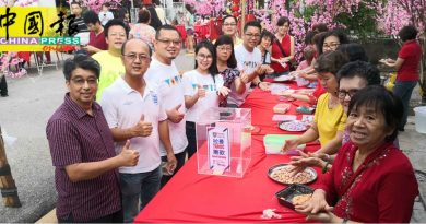 赏梅花  吃汤圆  马华为拉曼义卖反应热烈