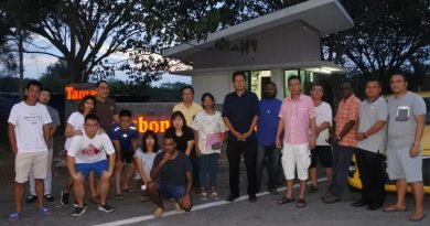 拒付管理费禁放行 居民撞毁栏杆 堵进出口