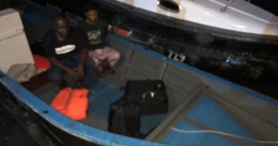 海事机构拦可疑船只 捕2偷渡客