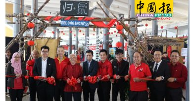 多媒体大学新春实体资料展  带你了解12生肖文化
