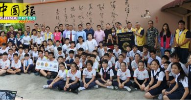 2  狮会助推动环保教育  培二接领回收箱