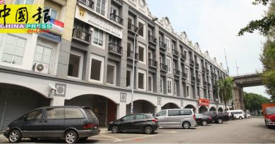 重塑  皇冠广场10路  迁英雄走道．小贩不领情