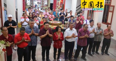 鸡场街文化坊联袂数单位  为抗疫旱季难关 祈福