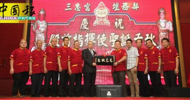 明年1月调返台任职  三忠宫  赠黄克忠贺匾