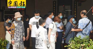 中国客禁出境免扩散  旅游业受挫   叹无奈