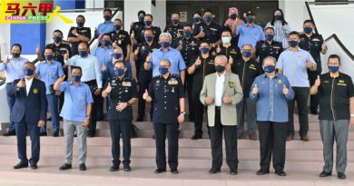 甲警安装全马首个  流动式太阳能照明及监控设备