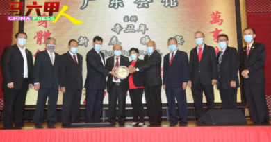 陈展鹏：华裔少子化影响地位 人少就得居安思危