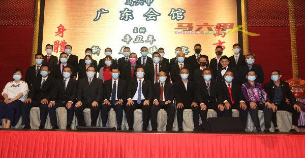 第20届青年团团长由邓永森（前排左6）接棒。
