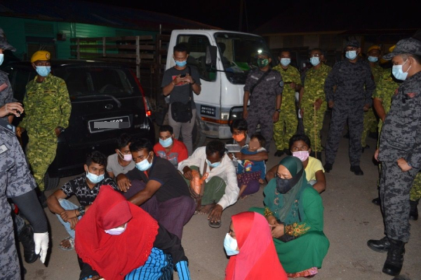 24名印尼籍男女因逾期逗留且不持有合法工作准证，因此被扣留。