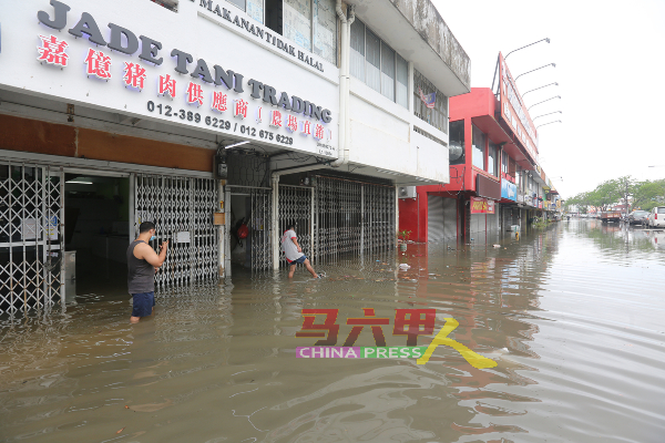 玛琳再也柏卡地区水淹情况相当严重。