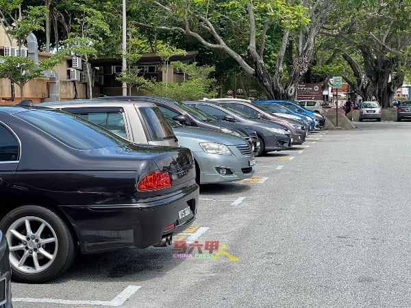 甲州政府在2018年推出“精明泊车”App，让用户以更便捷方式缴付泊车费。