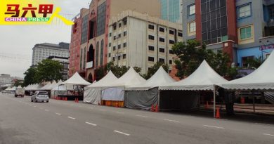 汉都亚路逾百帐篷仅出租3个   市集没人潮帐篷应拆除
