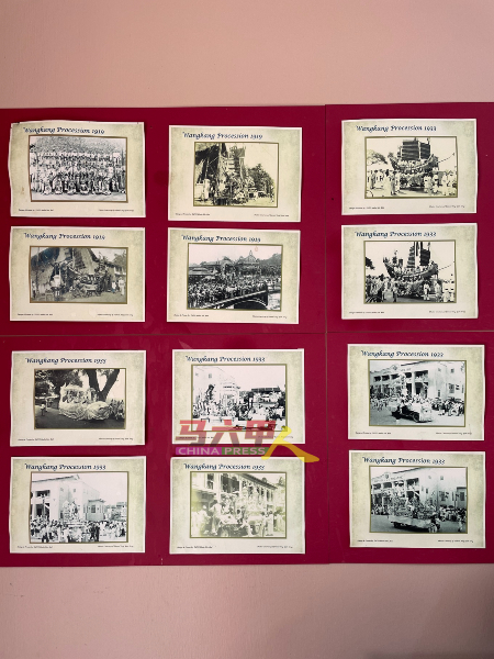 清华宫张挂许许多多1933年王舡庆典的图片，供人们参考。