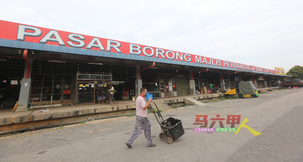 峇株安南批发公市日前关闭3天消毒，周六获当局批准重新运作。