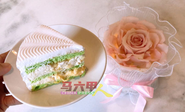 美昌西果蛋糕店配合母亲节的来临，推出猫山王口味蛋糕，相信将成为榴梿爱好者的选择。