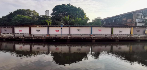 沿着马六甲河畔的围墙，被发现遭人涂鸦。