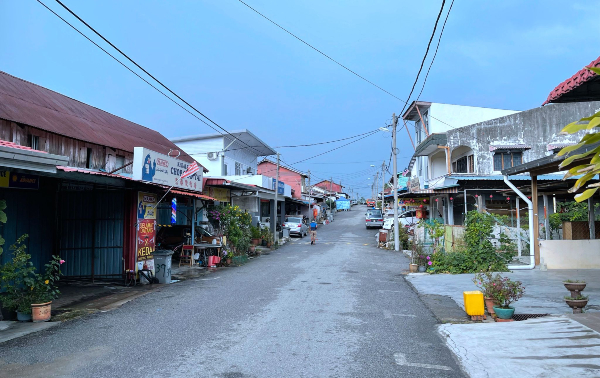 马接峇鲁新村出现确诊病例后，街道都显得冷清。