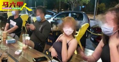 保持身距 也被开罚单  8男女报警 讨公道