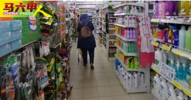 食物银行采购．民众就近光顾 大封锁 旺 杂货商
