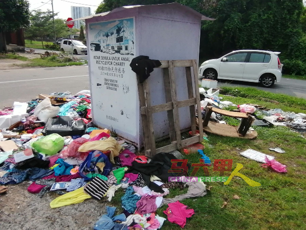 ■回收物和垃圾参杂堆积，破坏环境卫生。 