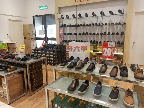 甲市区数家百货公司及霸市的鞋子部门，也已重新复业。