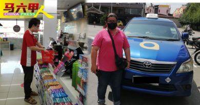 旅游业冬眠．生意受冲击  电召车 德士司机  改送餐  找吃