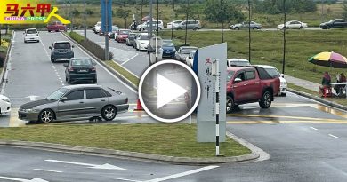 系统作祟大批学生同时到场  接种中心现2公里车龙
