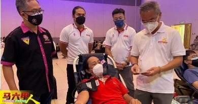 邱培栋：快让18岁以下接种  “勿浪费  疫苗中心资源”