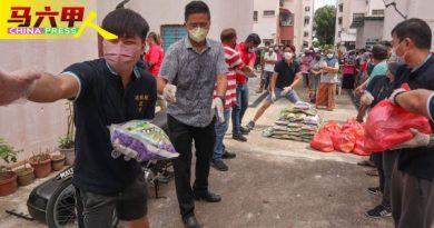 获商家社团捐赠  谢守钦团队  派逾4500物资