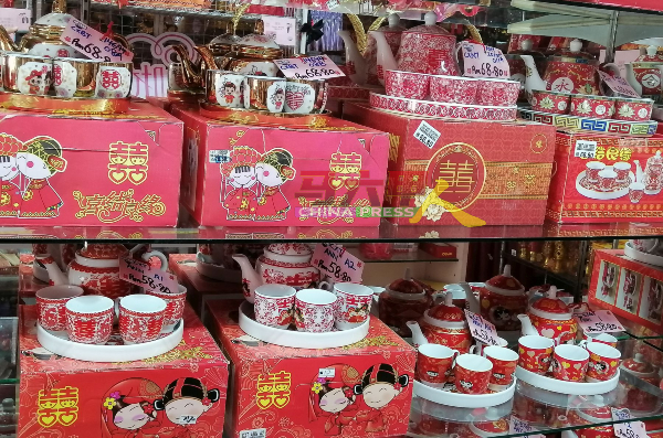 华人传统婚礼少不了敬茶仪式，因此都会购买茶具。