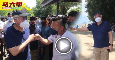 纳吉又来吃风买咸鱼  闲坐海边谈政治
