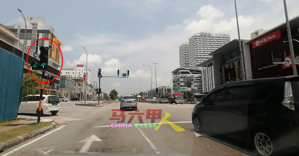 繁忙道路的路口皆可见“智能红绿灯系统”。