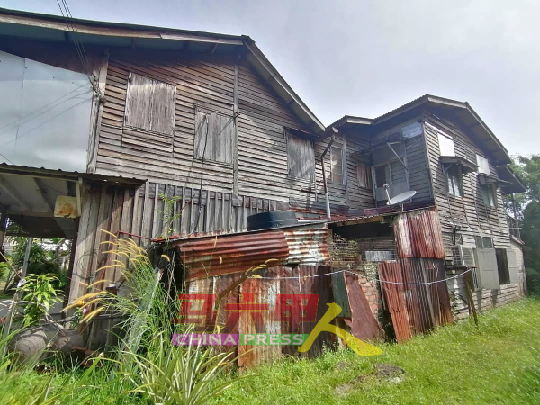 陈翊銮与黄玛莉同住在这间数十年的老旧木屋。